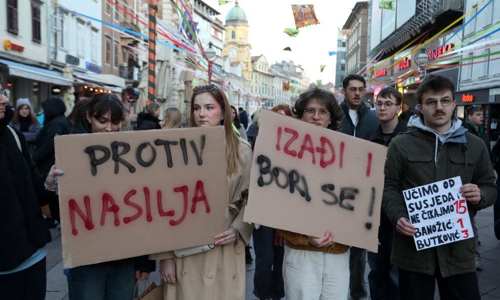 Mirni prosvjed studenata u Rijeci