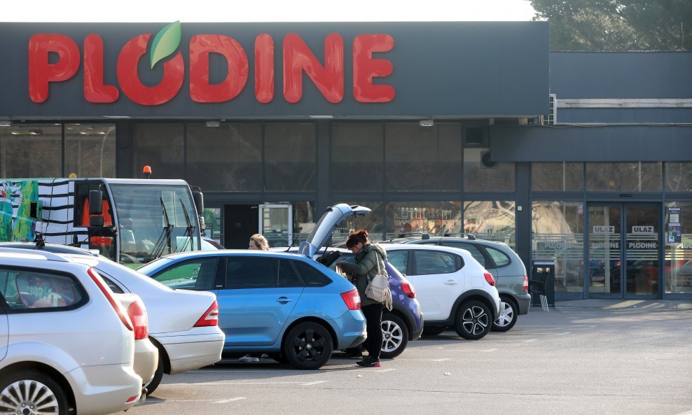 Trgovine poznatih trgovačkih lanaca u Rijeci tijekom trećeg bojkota.