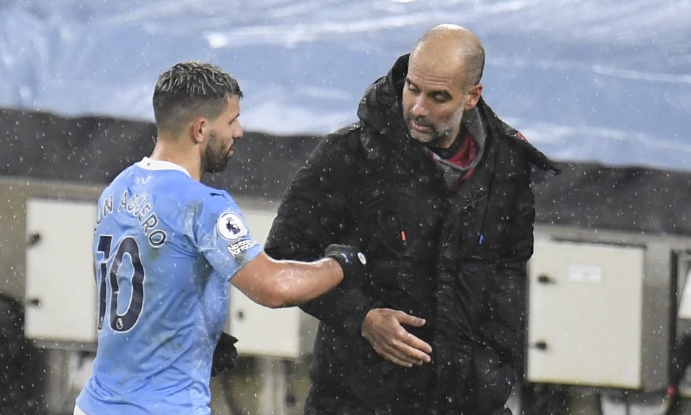 Sergio Aguero (L) i Pep Guardiola