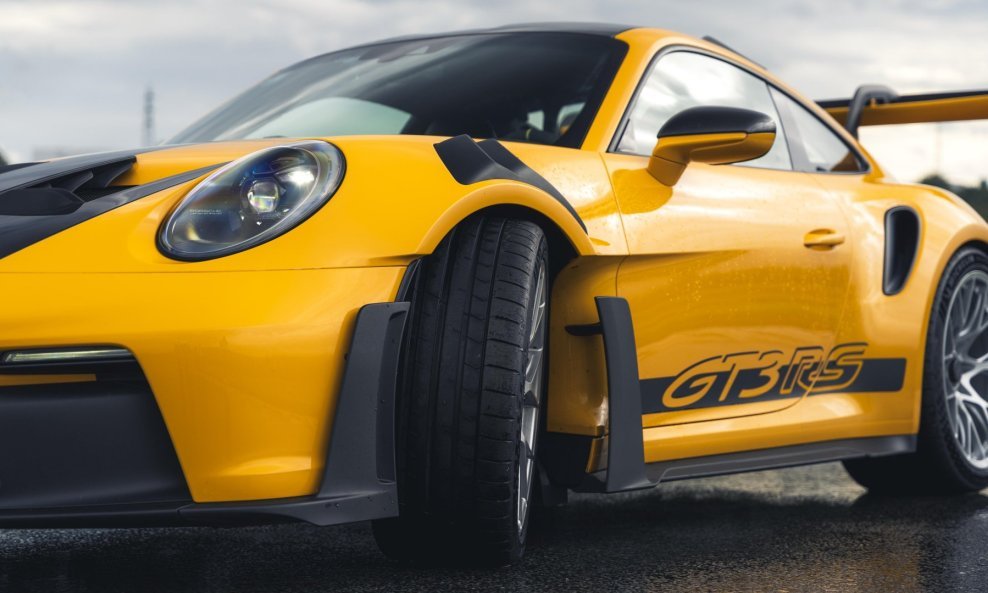 Porsche 911 GT3 RS i guma Michelin Pilot Sport S 5 na stazi u Clermont-Ferrandu