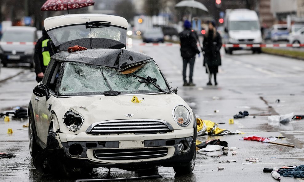 Automobilom se zaletio na pješake u Muenchenu, Njemačka