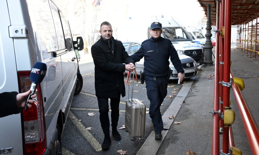 Privođenje na Županijski sud sedmero osumnjičenih zbog otpada