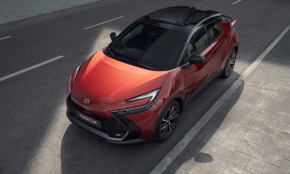 Toyota C-HR High Hero