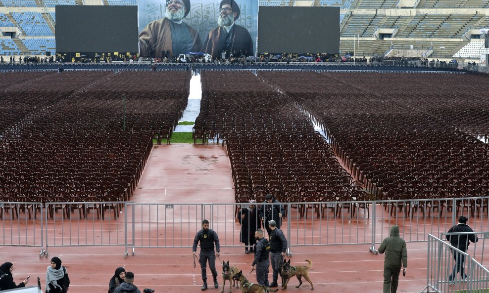 Posljednje pripreme za ceremoniju odavanja počasti ubijenom čelniku Hezbolaha Hasanu Nasrali