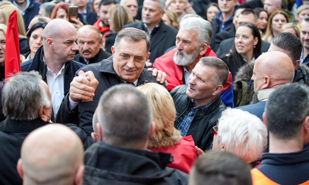 Skup podrške Miloradu Dodiku nakon izricanja presude u Banjoj Luci