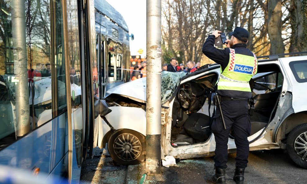 Sudar tramvaja i taksija u Zagrebu