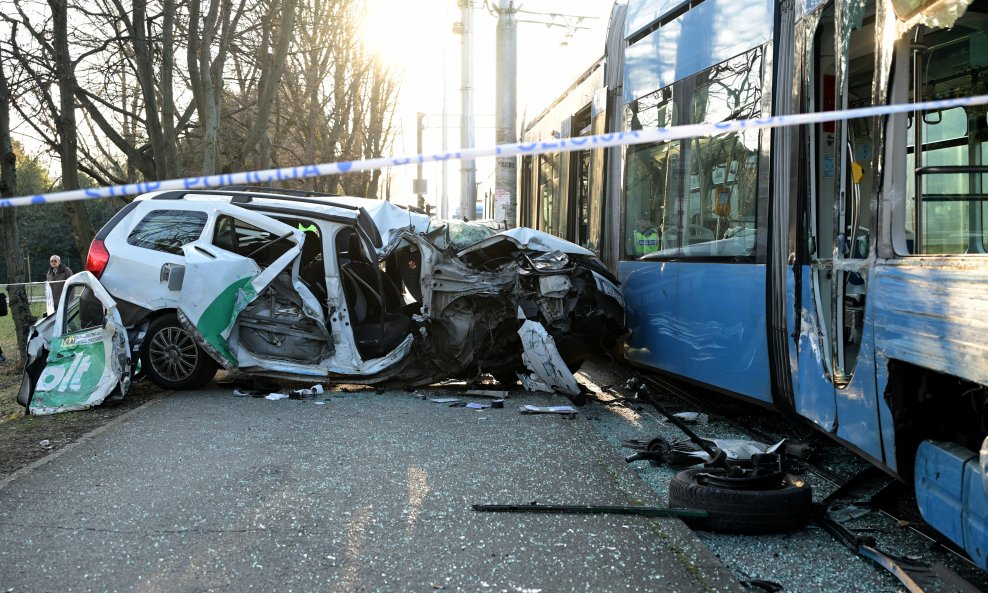 Sudar tramvaja i taksija u Zagrebu