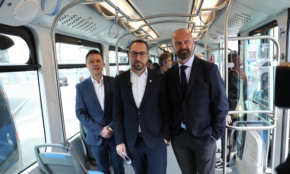 Tomislav Tomašević, gradonačelnik Grada Zagreba, Marko Bogdanović, predsjednik Uprave Zagrebačkog električnog tramvaja (ZET-a), Josip Ninić, predsjednik Uprave tvrtke Končar