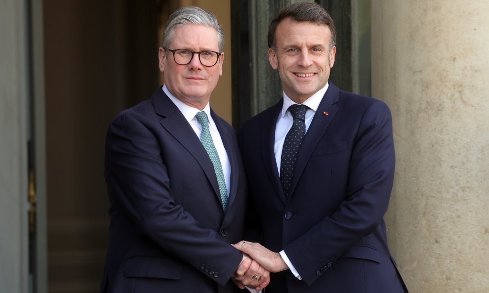 Emmanuel Macron i Keir Starmer