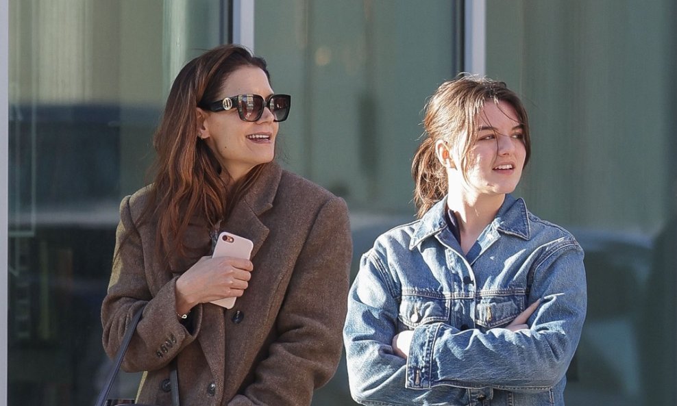 Katie Holmes i Suri