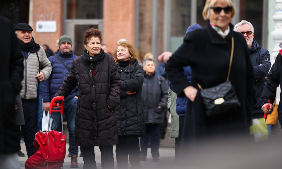 Gotovo svaki četvrti umirovljenik prima najnižu mirovinu