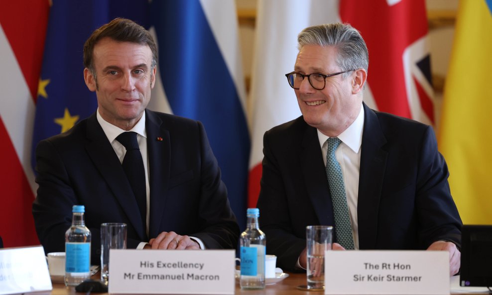 Emmanuel Macron i Keir Starmer