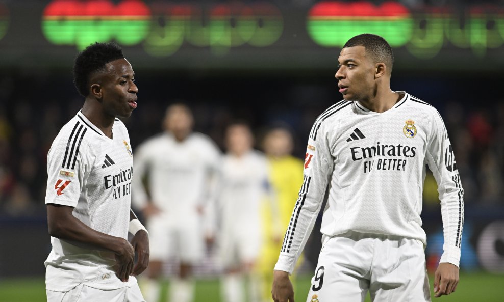 Kylian Mbappe (desno) i Vinicius Junior