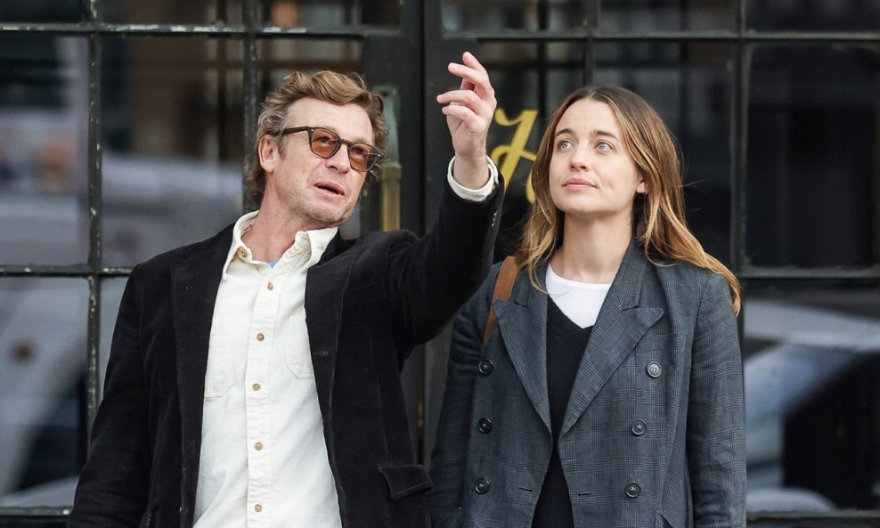 Simon Baker i Stella Baker