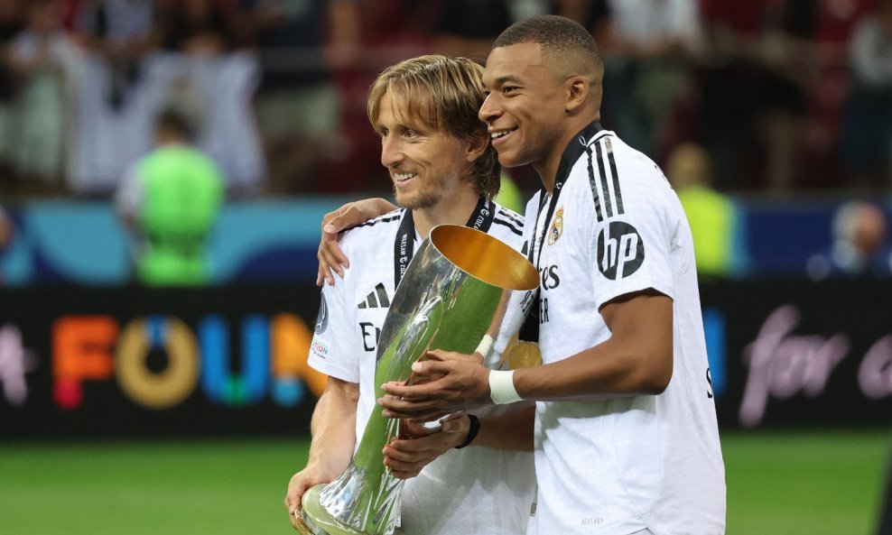 Luka Modrić i Kylian Mbappe