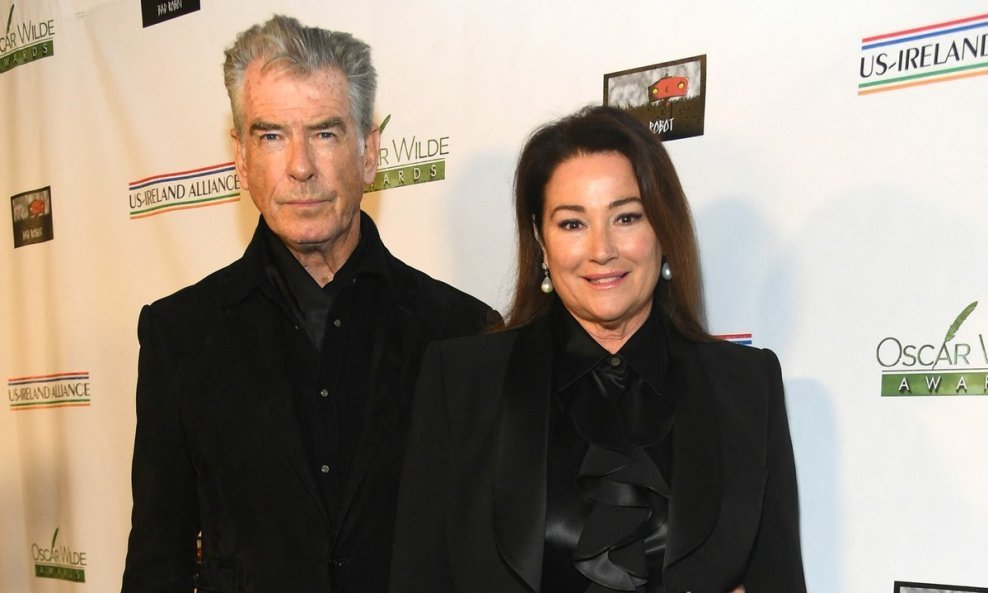 Pierce Brosnan i Keely Shaye Smith