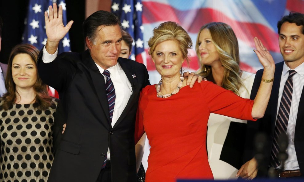 Mitt Romney sa suprugom