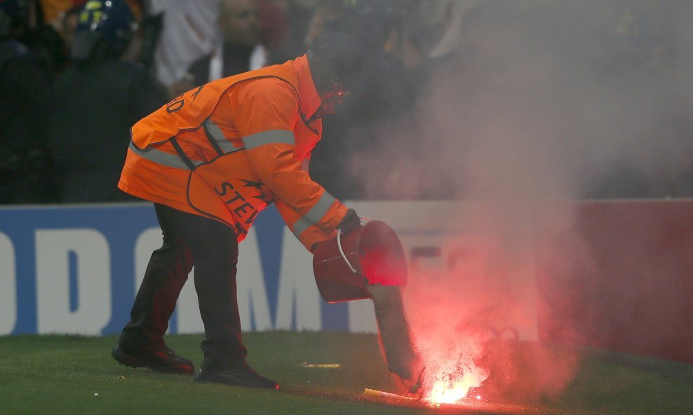 Baklje na Emirates stadionu