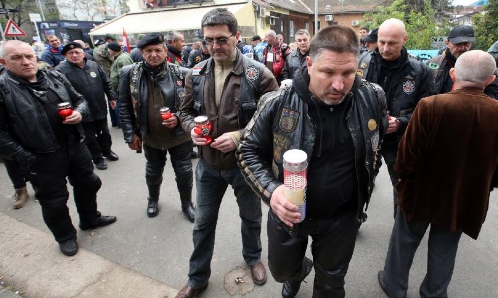 Članovi bikerske udruge Veterana dali podršku braniteljima pred Ministrastvom (5)