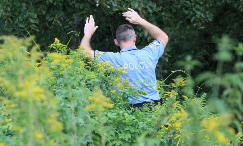 POLICAJAC U ŽBUNJU