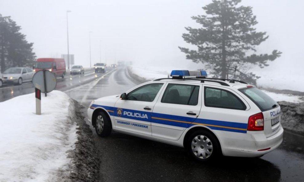 policijsko vozilo gužva