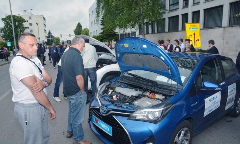 Druga izložba solarnih, električnih i hibridnih automobila u Sisku (1)