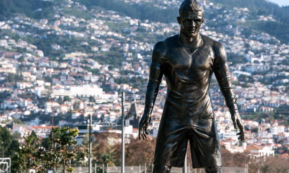 Cristiano Ronaldo spomenik Funchal Madeira