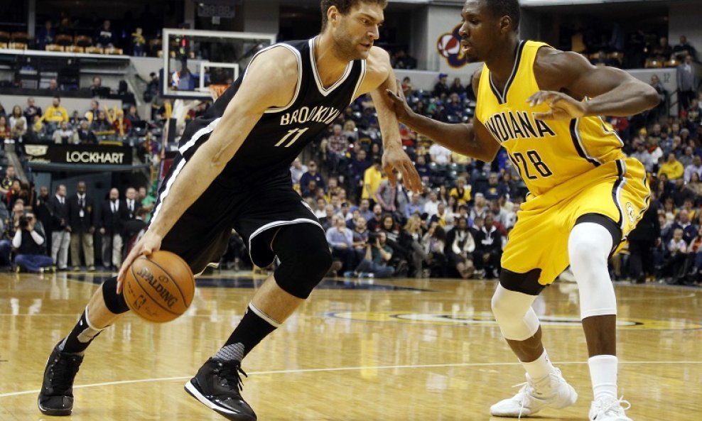 Brook Lopez (11) vs Ian Mahinmi (28)