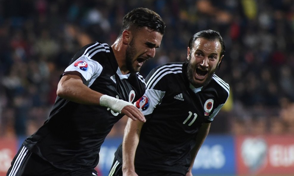 Armando Sadiku (L) and Shkelzen Gashi