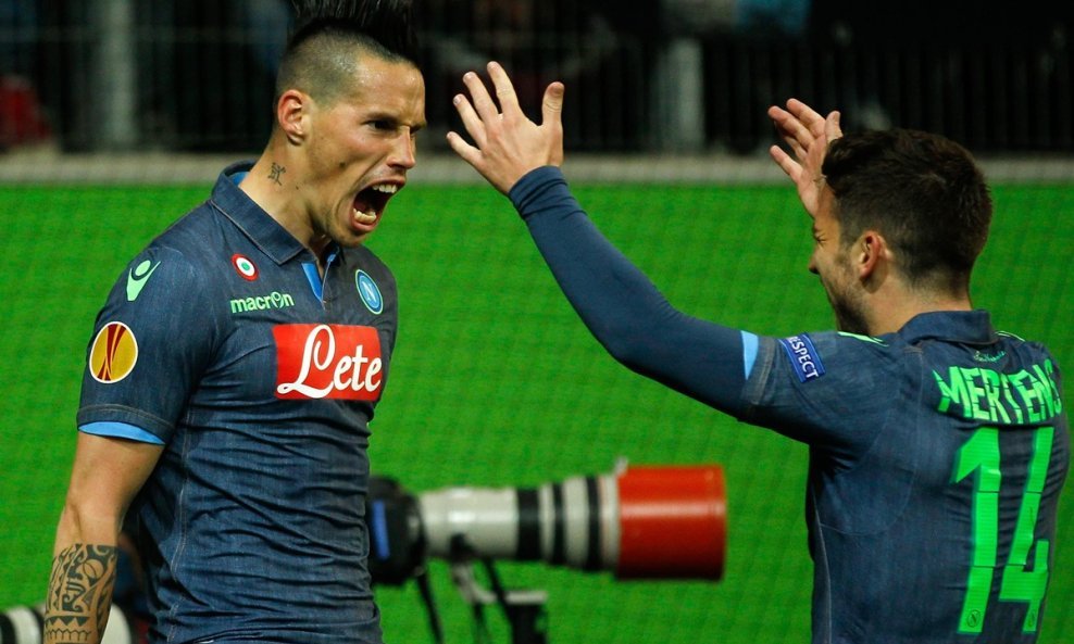 Wolfsburg - Napoli, Marek Hamsik (L) i Dries Mertens