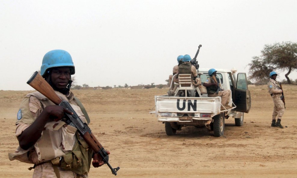 UN peacekeepers stand guard in the northern town of Kouroume, Mali, May 13, 2015. Kourome is 18 km (11 miles) south of Timbuktu. REUTERS/Adama Diarra