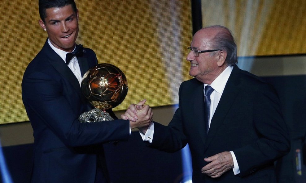 Cristiano Ronaldo Jospeh Blatter Zlatna Lopta 2014