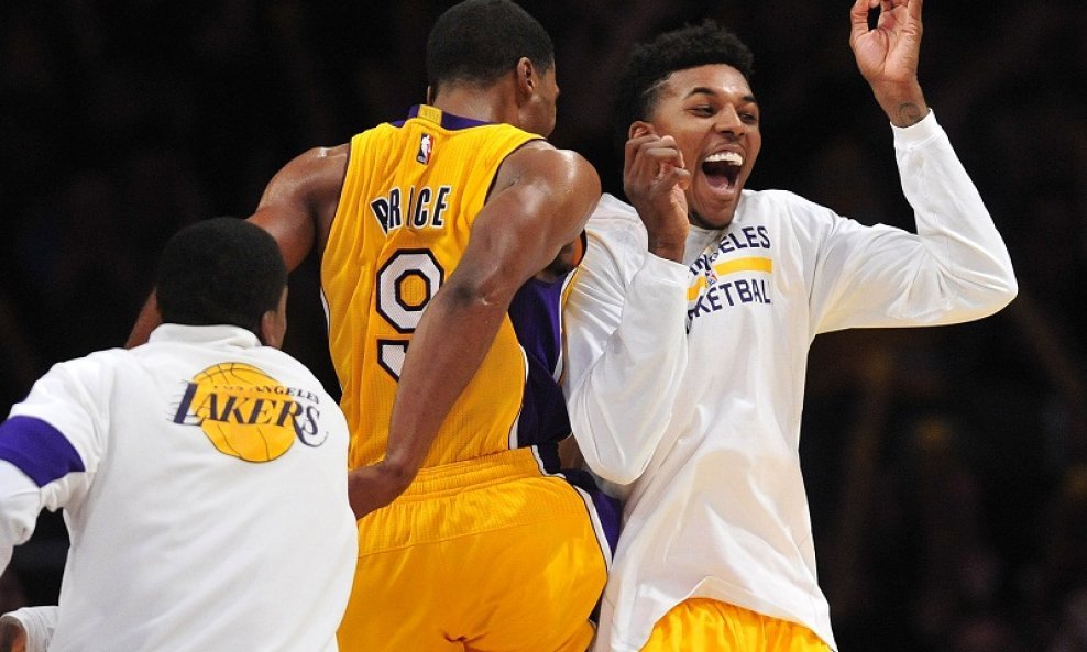 Nick Young (d) i Ronnie Price (Los Angeles Lakers)