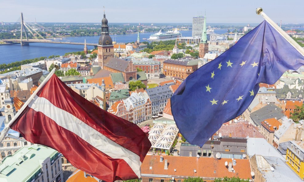 Riga zastave europska unija i latvija