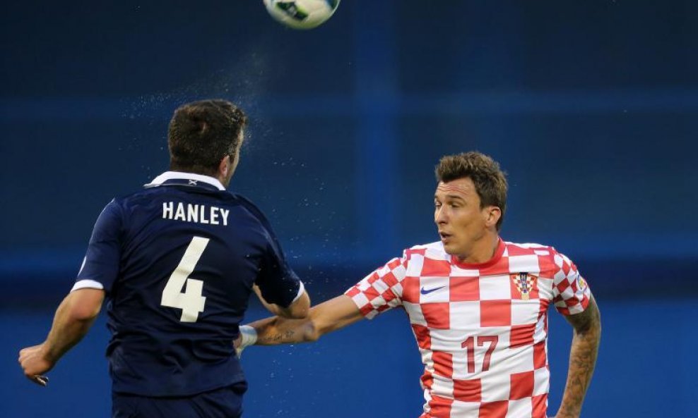 Grant Hanley i Mario Mandžukić