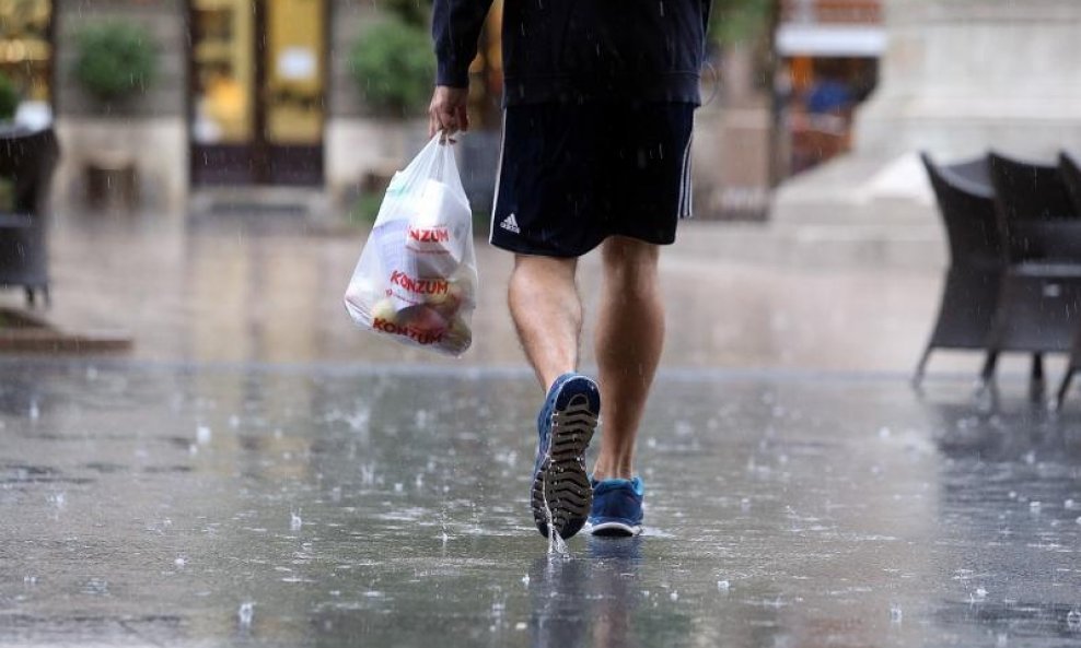 Kiša i zahlađenje u Zagrebu (10)