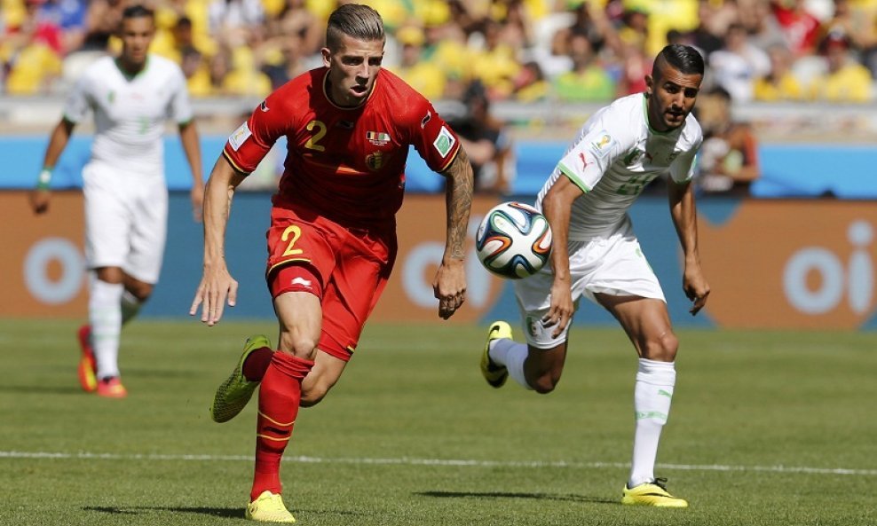 Toby Alderweireld (L) i Riyad Mahrez