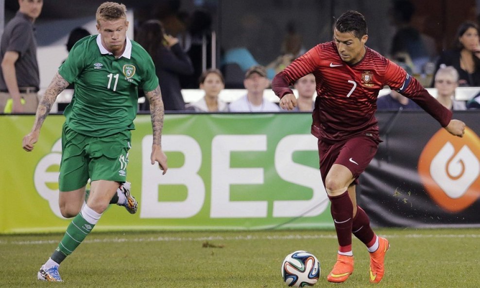 Cristiano Ronaldo (d) i James McClean