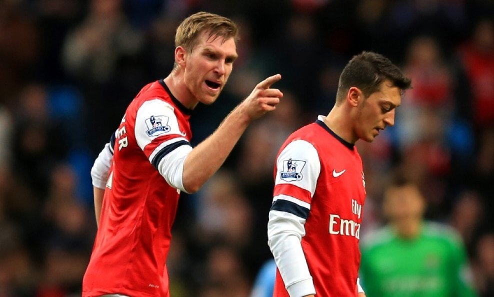 Mertesacker i Ozil