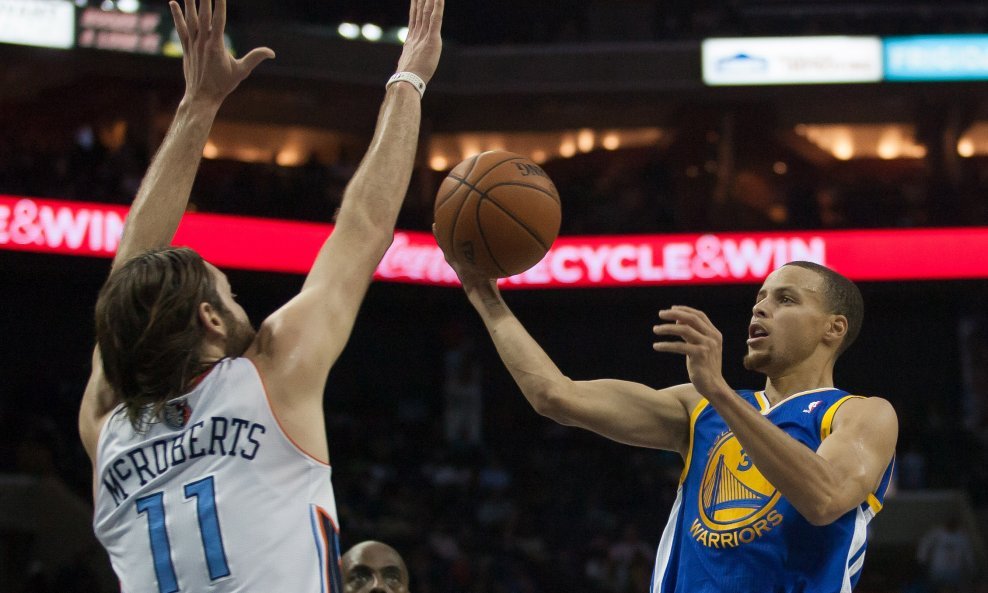 Stephen Curry i Josh McRoberts