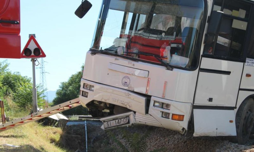 Sudar vlaka i autobusa (10)