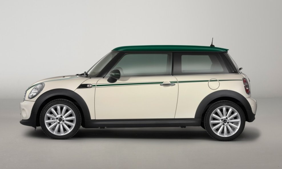 2013-Mini-Cooper-Green-Park-profile-1024x640