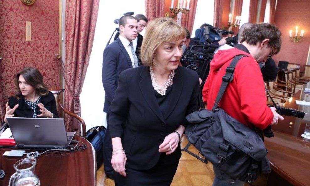 Vesna Pusić dijeli čokoladne bombone (4)