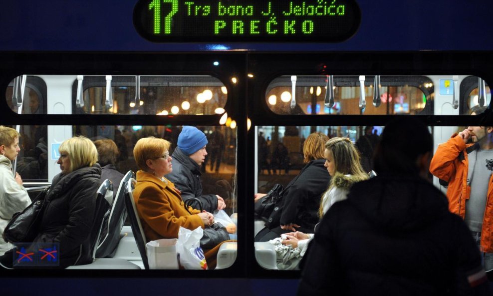 tramvaj putnici