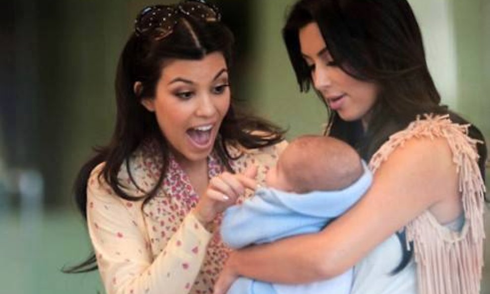 Kourtney, Kim Kardashian i beba