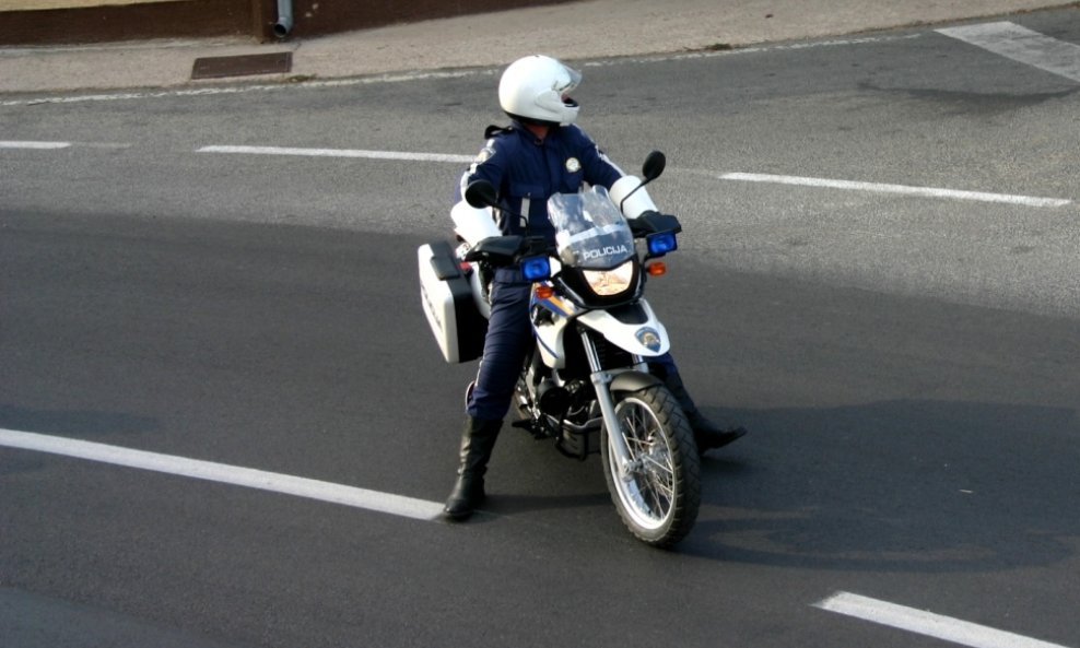 policajac motocikl