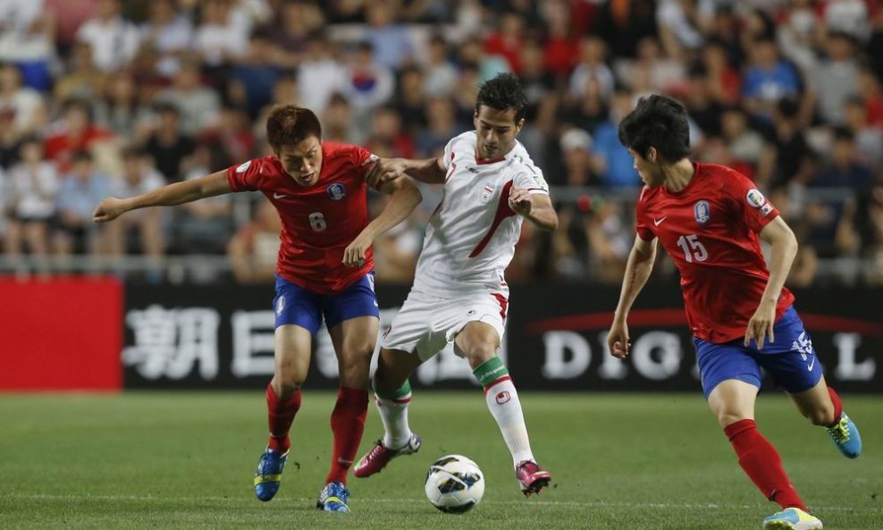 Masoud Shojaei (u sredini),  Lee Myoung-ju (L) i Kim Chang-soo