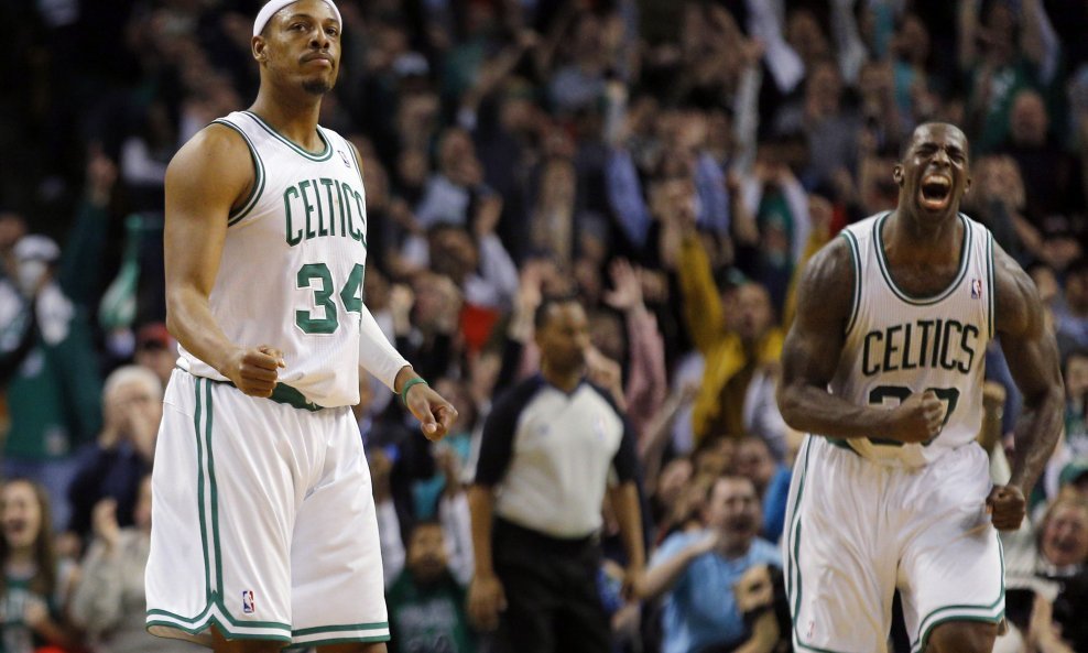 Paul Pierce i Brandon Bass