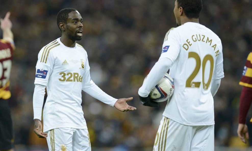 Nathan Dyer (L) i Jonathan de Guzman