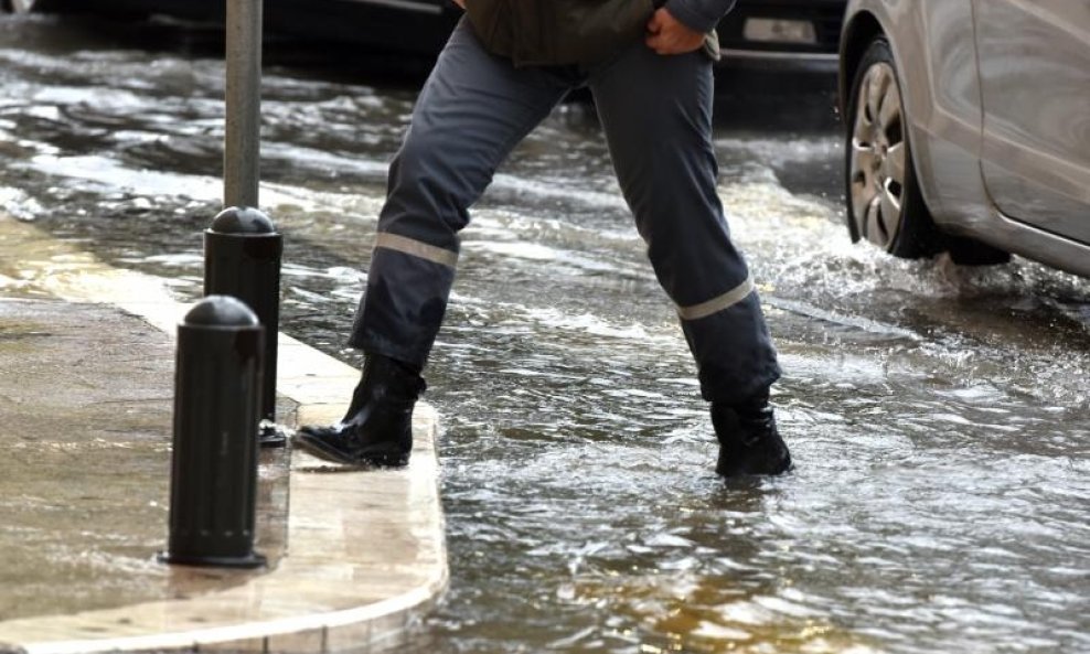 Obilne kiše i otapanje snijega prouzročili su poplave i odrone tla u južnoj Njemačkoj